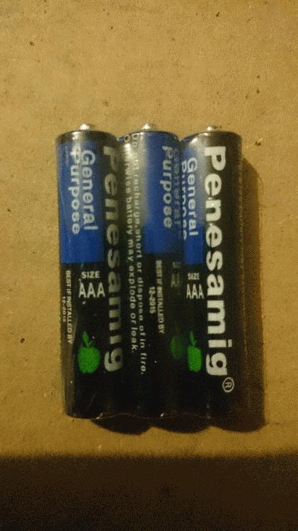 Pack of 3 AAA batteries suitable for glow toys